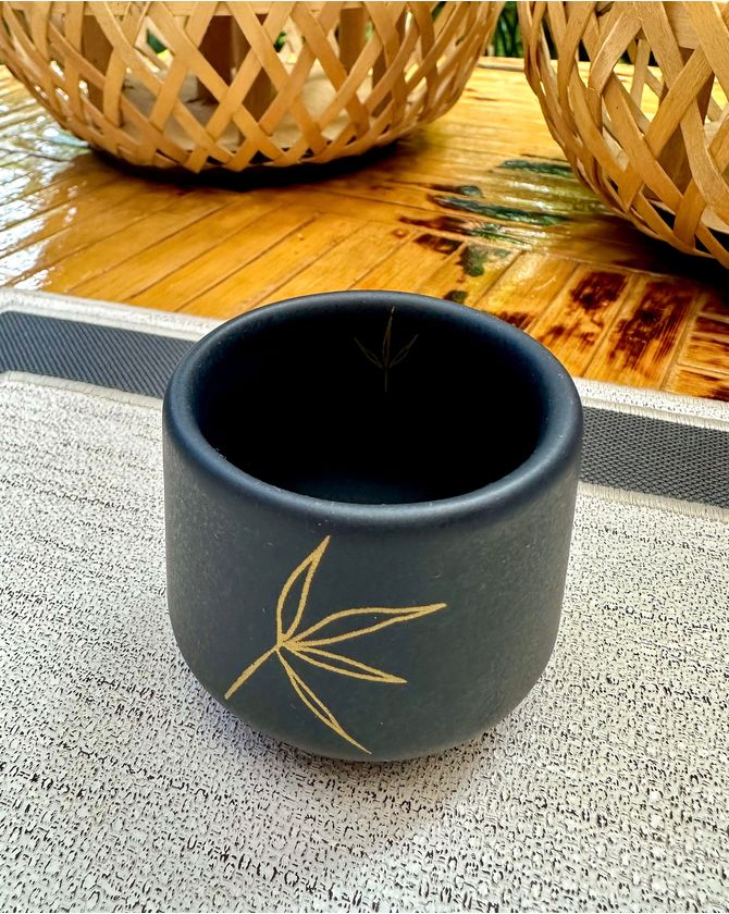Copo Sake Japonês Preto E Dourado Bamboo