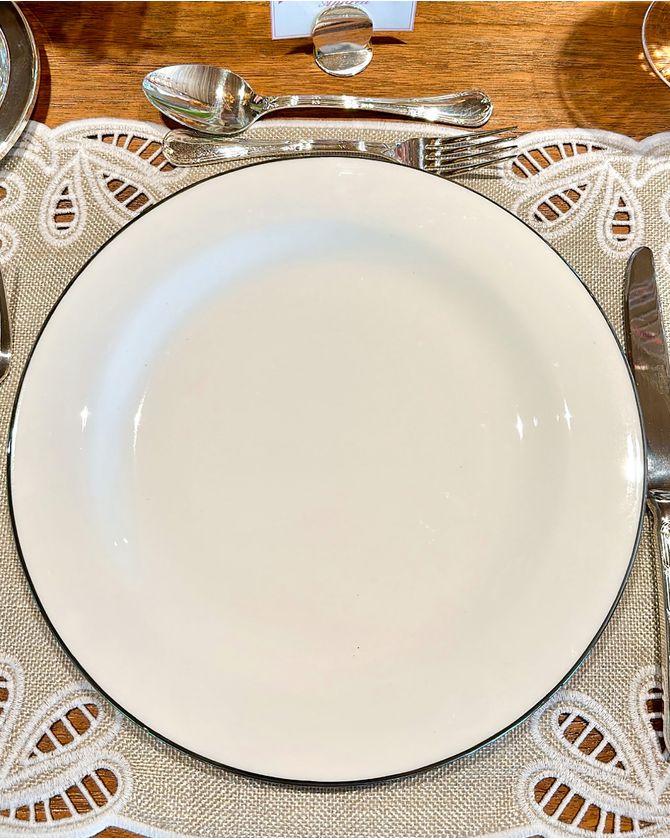 Prato Raso Porcelana Friso Prata Strauss