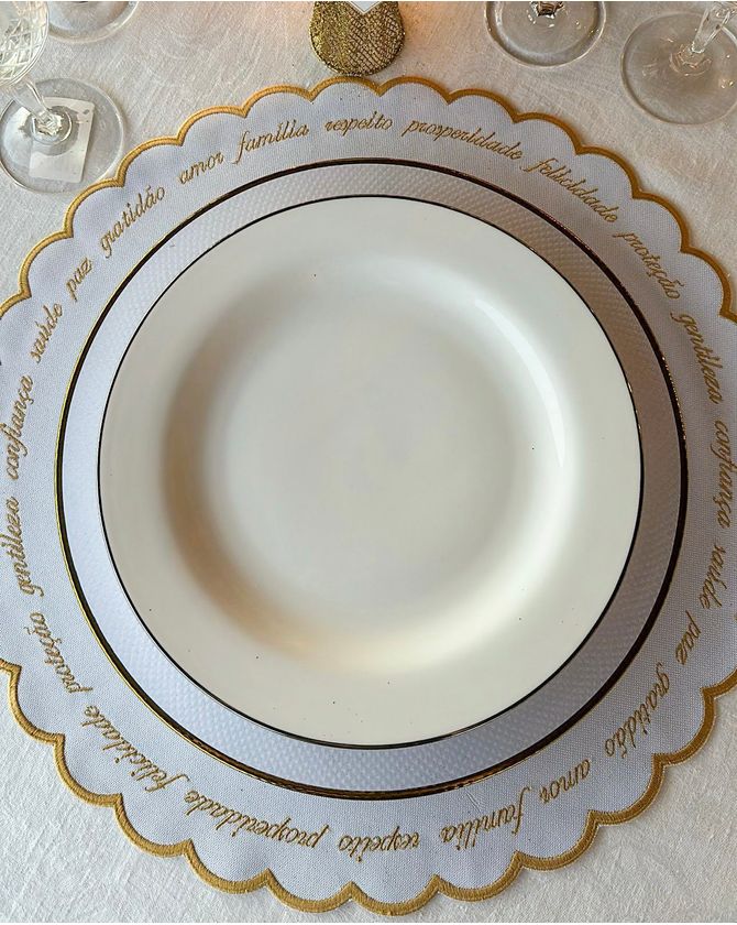 Prato Raso Porcelana Friso Prata Strauss
