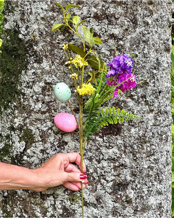Galho 45cm ovos e flores roxas Páscoa 2024
