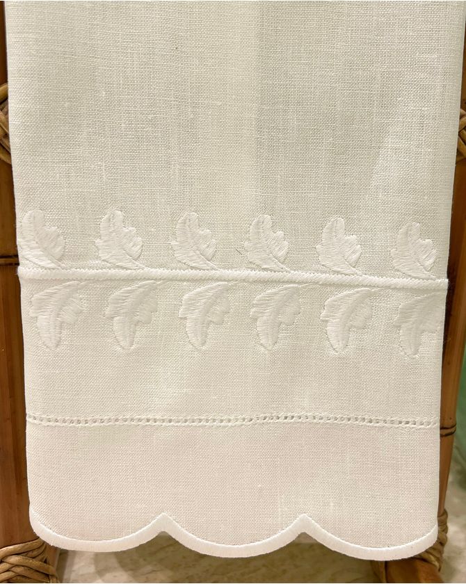 Toalha lavabo linho bordado Belle Rose - branca