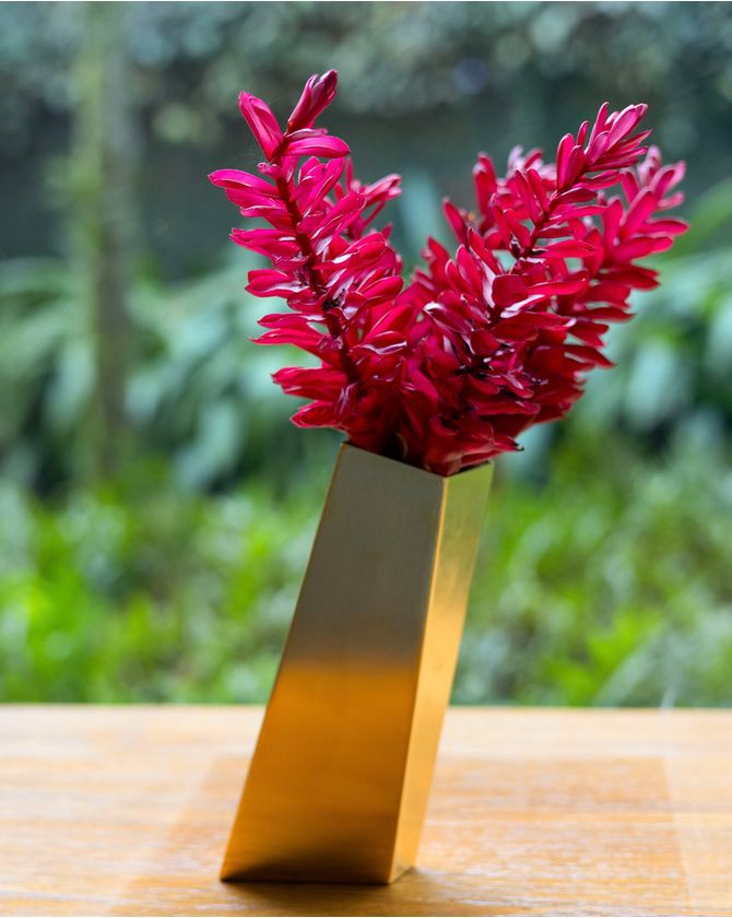 Vaso origami alto inclinado - ouro fosco