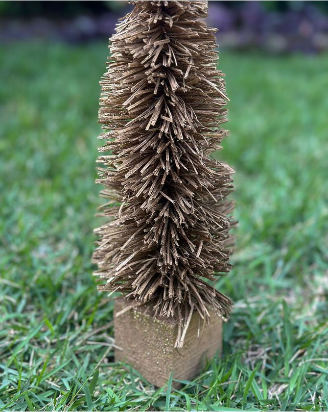Mini pinheiro com base dourado NATAL 2024
