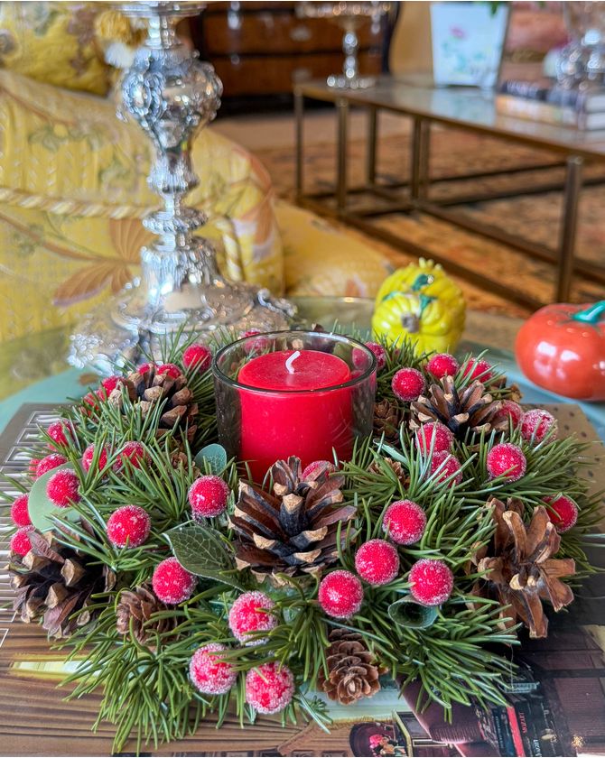 Porta velas pinhas e frutinhas vermelhas Natal 2024