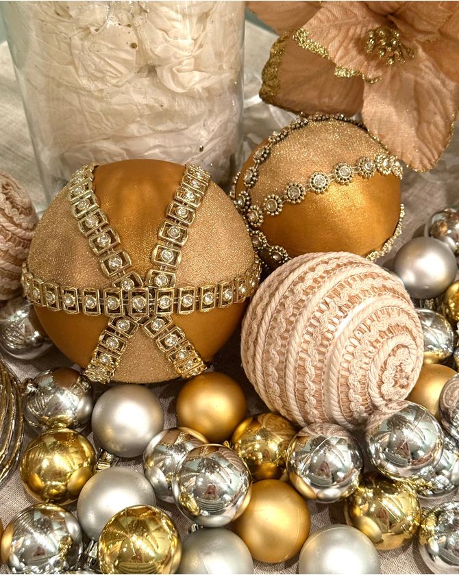 Bola dourada com pérolas Deluxe NATAL 2023 - P
