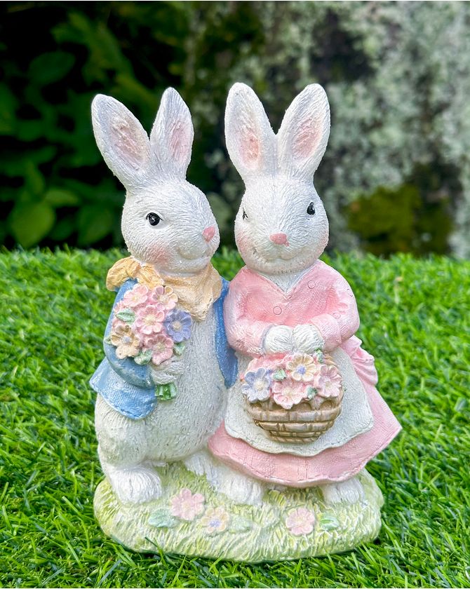 Casal de coelhos de resina Páscoa 2025