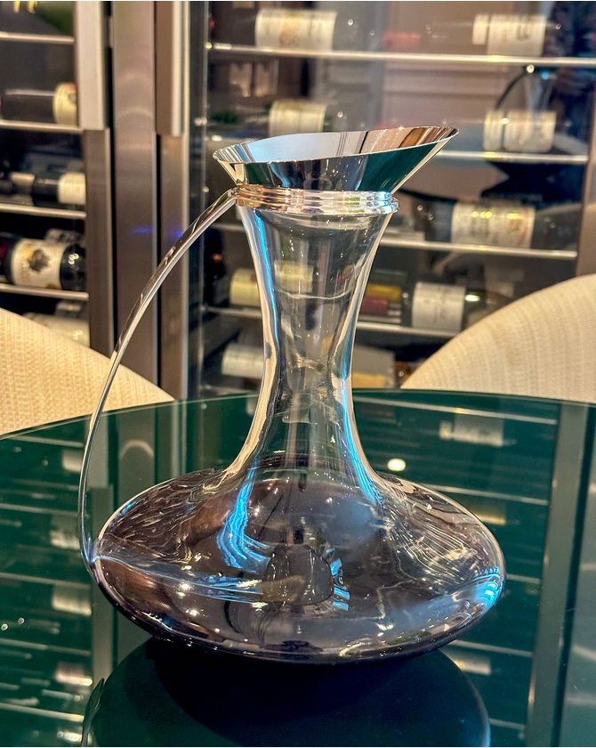 Decanter com alça e boca de prata