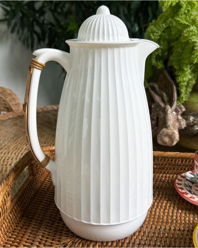 Garrafa térmica branca alça bambu