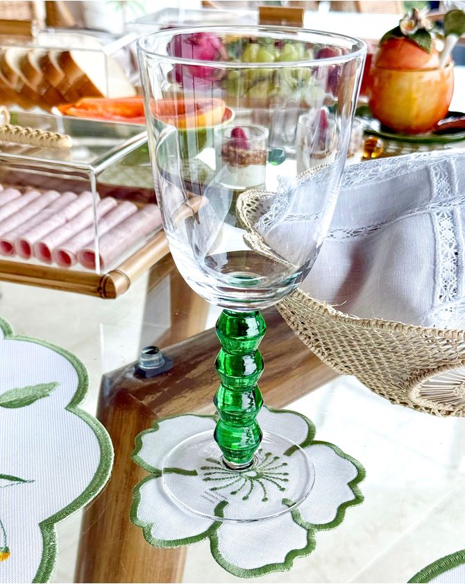 Taça água pé trabalhado verde